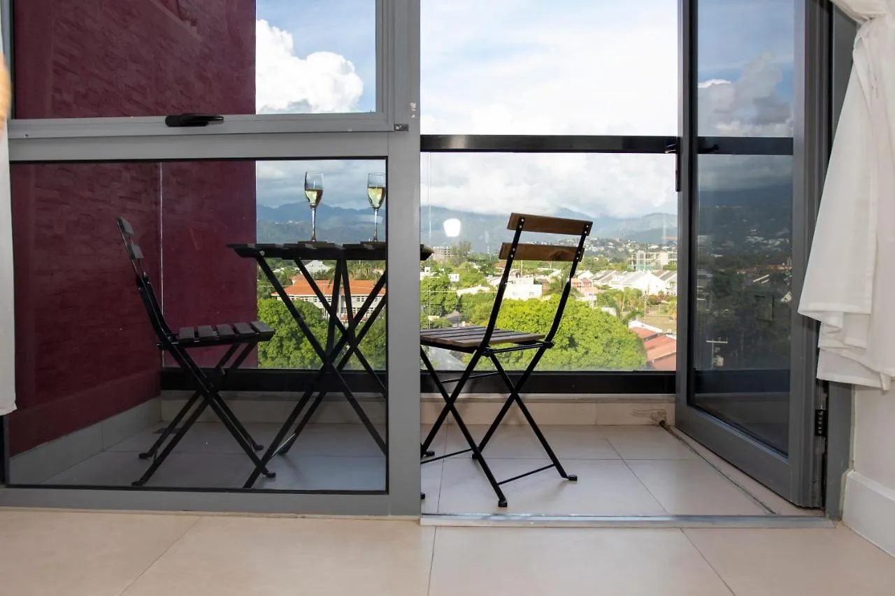 Eshae Living- 1 Bedroom Modern City Condo Kingston Appartement